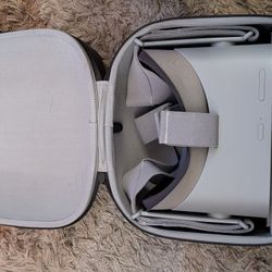 Oculus Older Model No Remotes. 