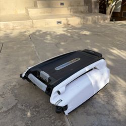 Pool Skimmer - Betta solar Powered