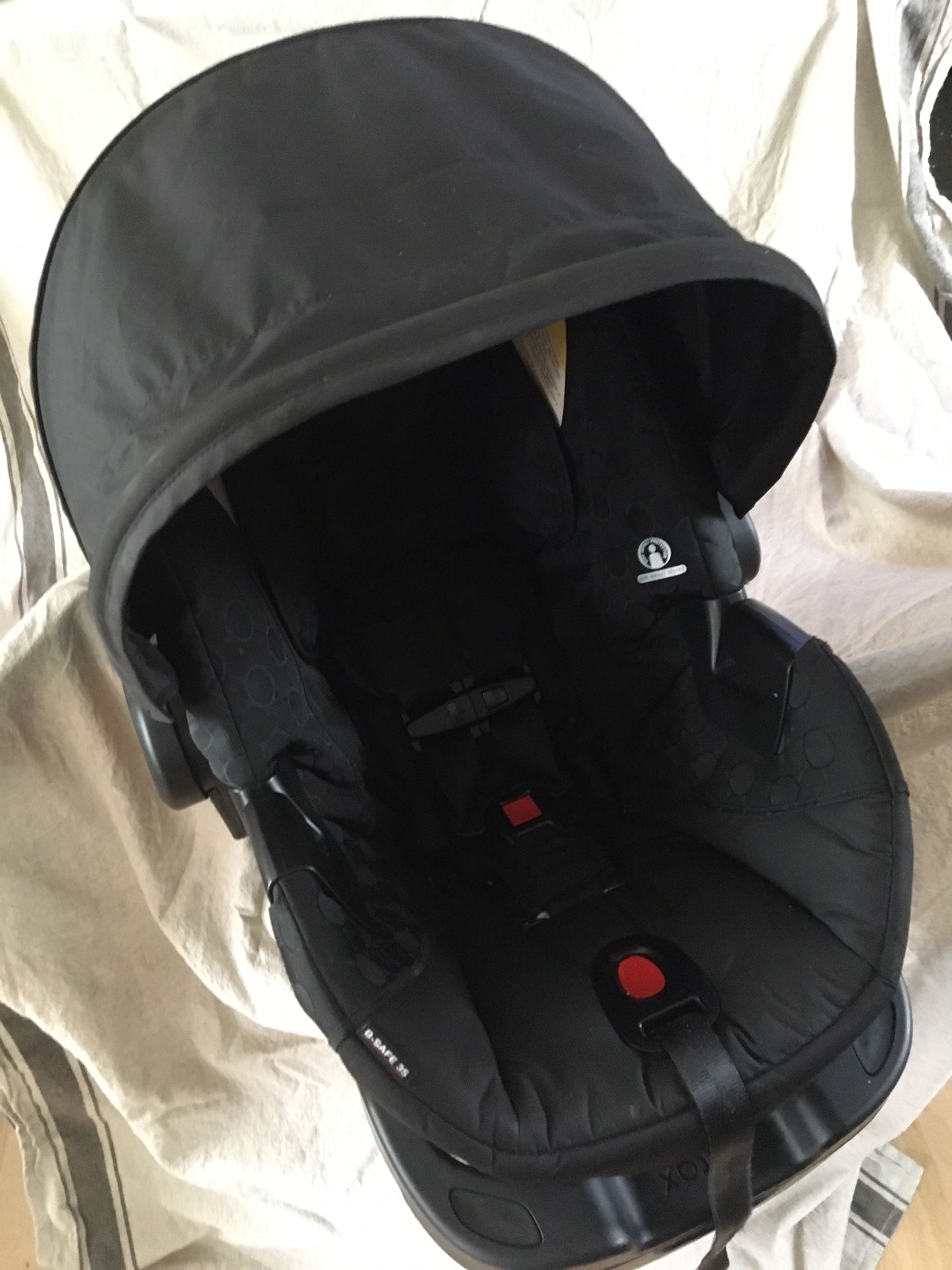 Britax B-safe35 infant car seat