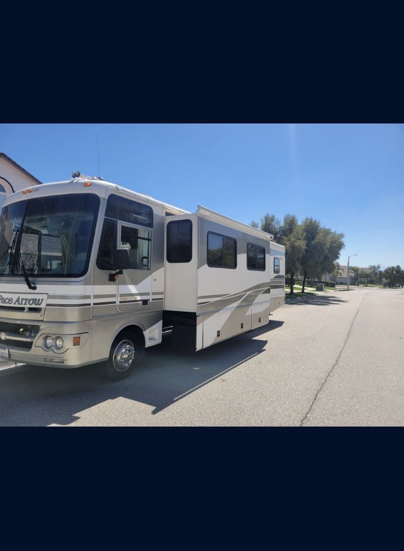 2002 Fleetwood Pace Arrow Motorhome 