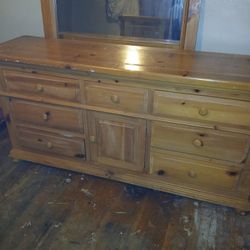 9 Drawes Wodden Dresser With Mirror