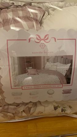 NEW Nanette Lepore Q/F Comforter set