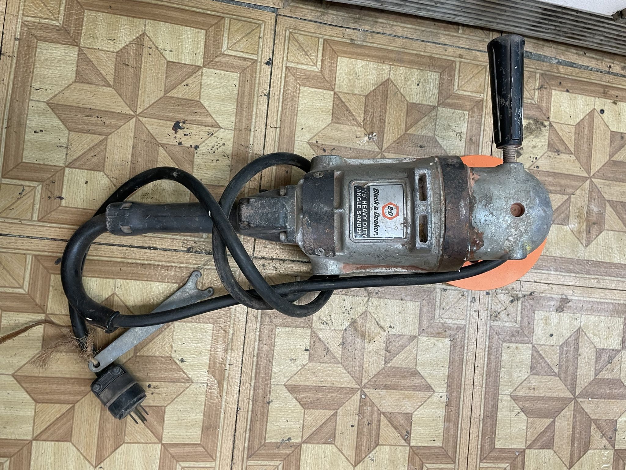 Black and Decker Heavy Duty 7”/9” Angle Grinder
