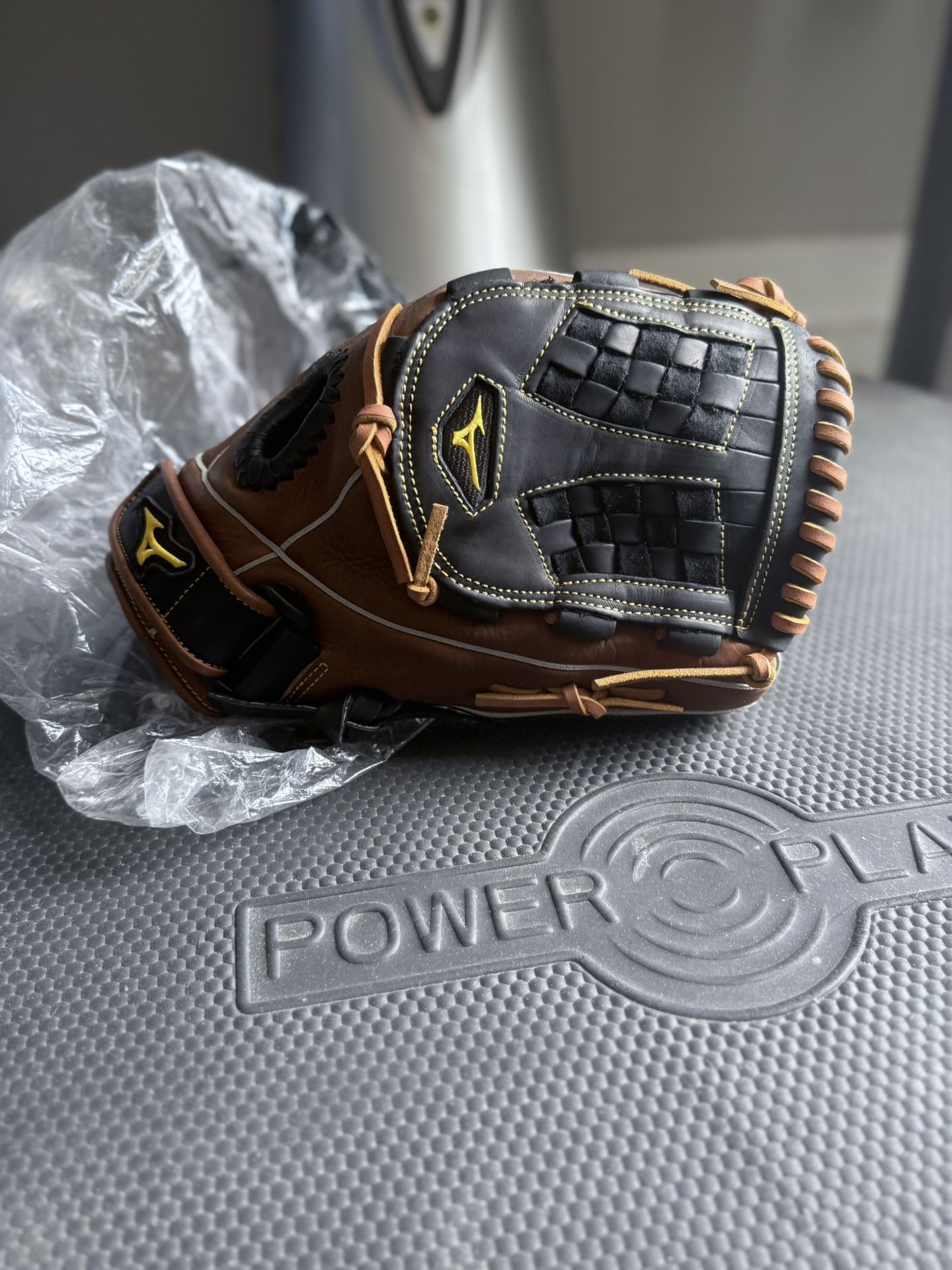 Mizuno Softball Glove 