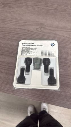 This package is an Original BMW Wheel Bolt Lock Set (Radschraubensicherung).