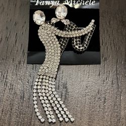 New Vintage Art Deco Style Pin With Rhinestones