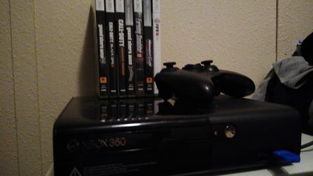 Xbox 360 Comes with 7 Games