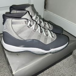 GREY JORDAN 11 RETRO 