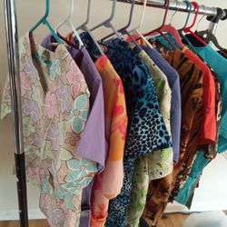 11 New/EUC Scrub Tops, Size M, Brand Name, 2 Bottom Pockets