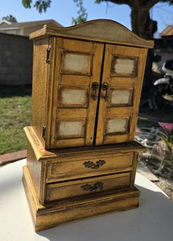 Miniture Jewerly Hutch 