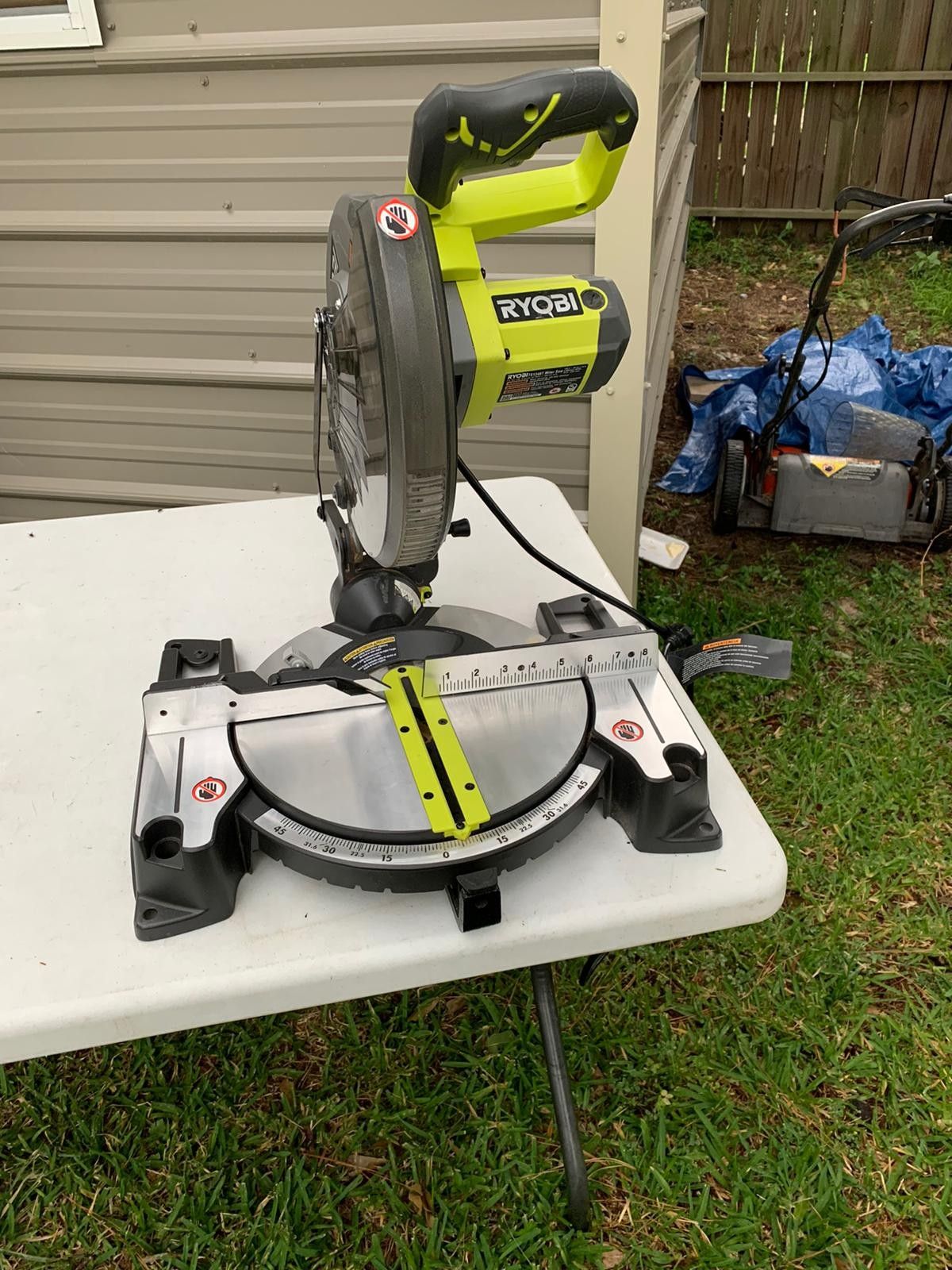Use like new ryobi miter saw 10" its missing the dust bag and a handle