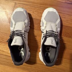 On Cloud Women’s 8.5 