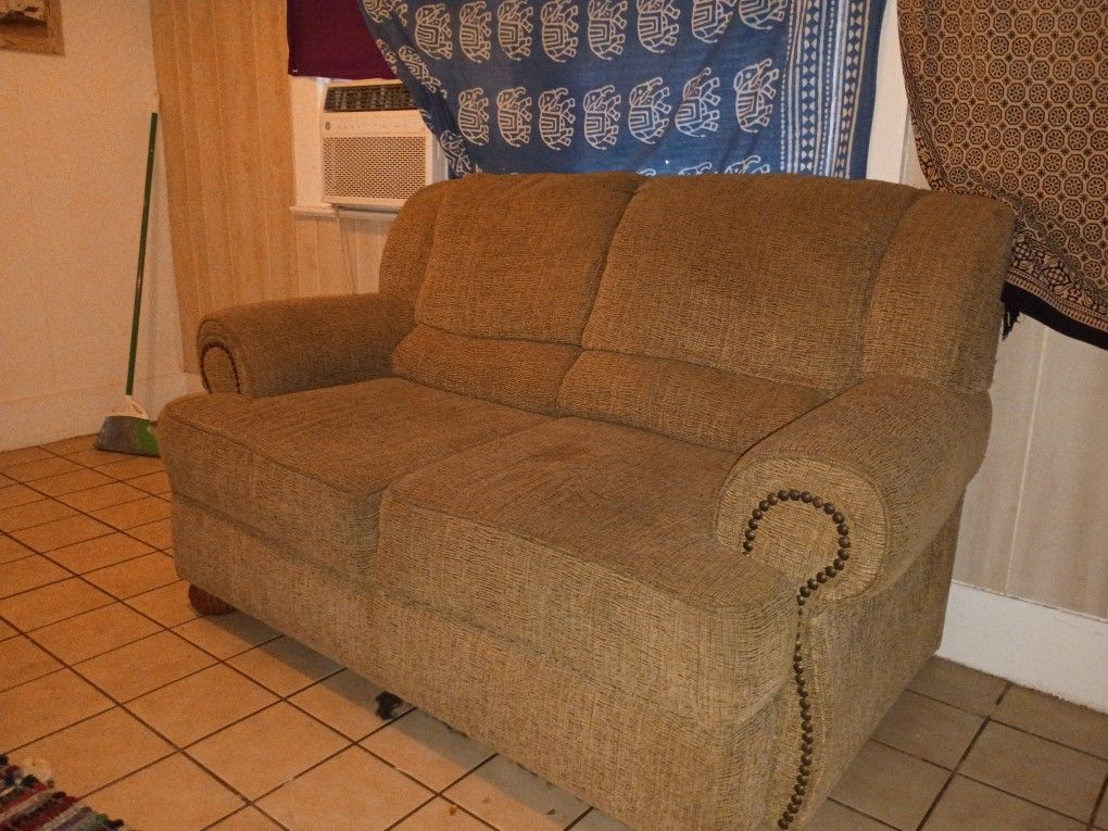 Hunter Green Love Seat Couch 