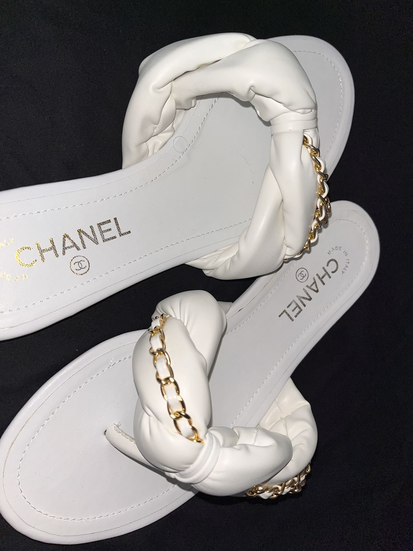 CHANEL SANDALS| White calfskin leather with chain