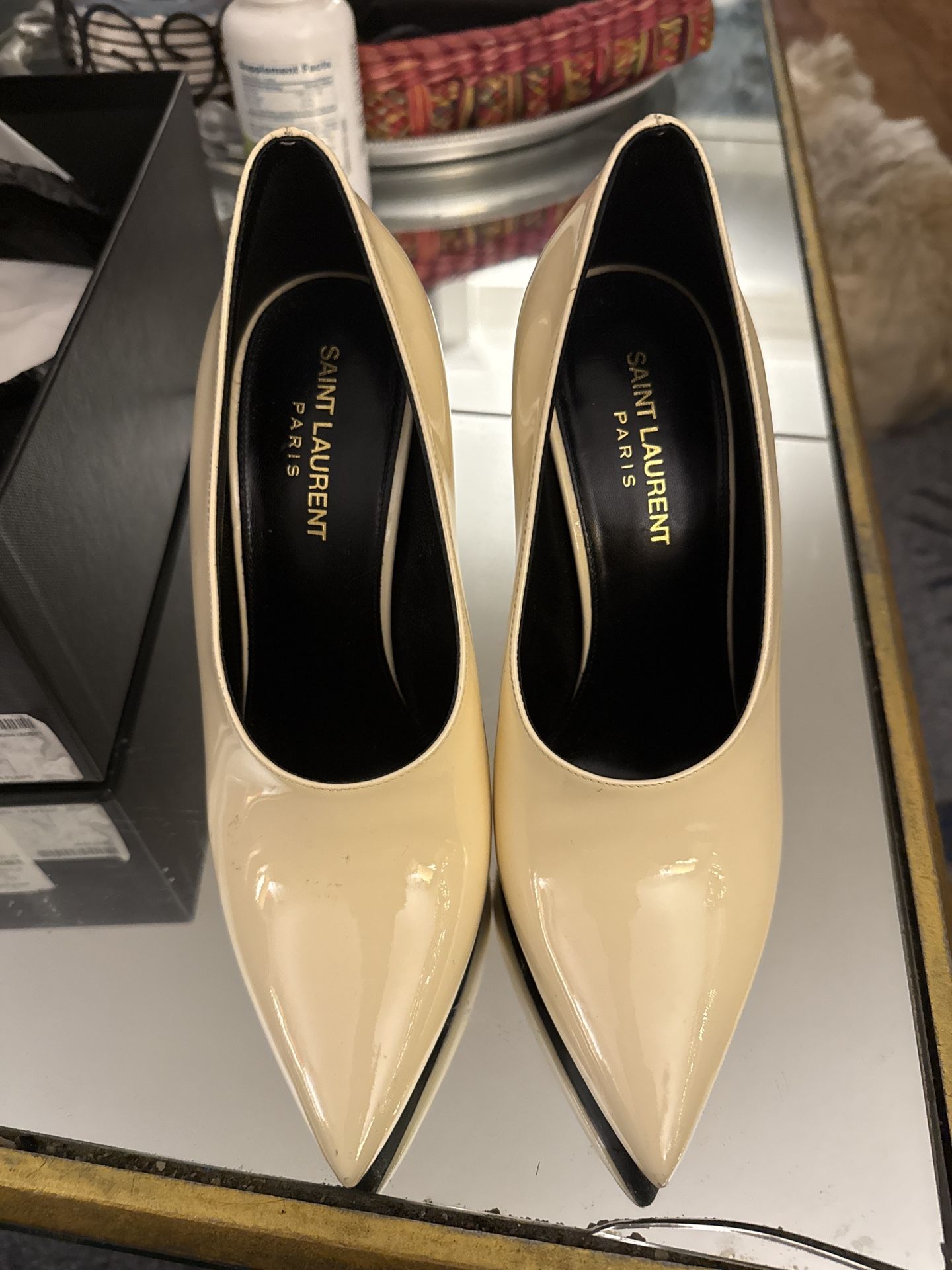 Saint Laurent Coquille Pumps With Stiletto Heel