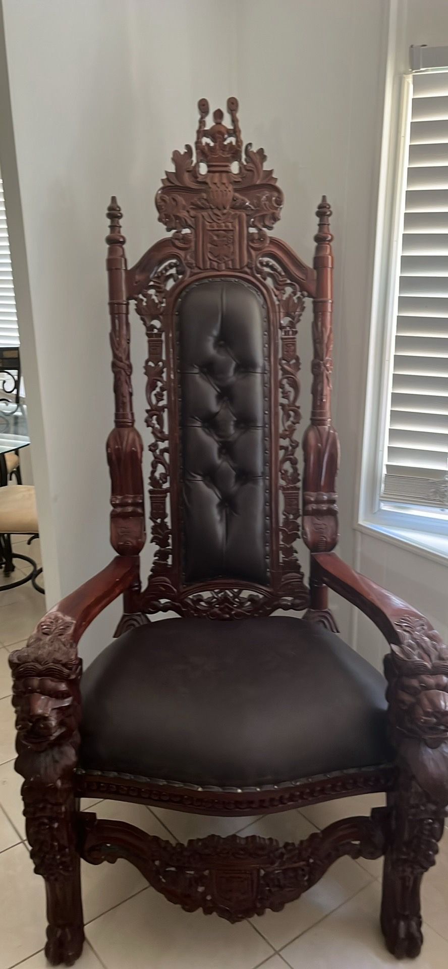 King lions throne chair