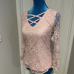 Women’s Small Blush Pink Lace Top – Crisscross V-Neck, 3/4 Sleeves, Keyhole Back (Dressy)