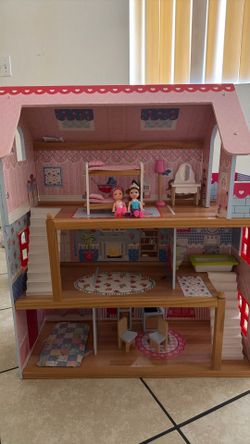 Dollhouse and accessories