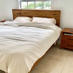 King Bed Frame And Headboard And 2 Nightstands 