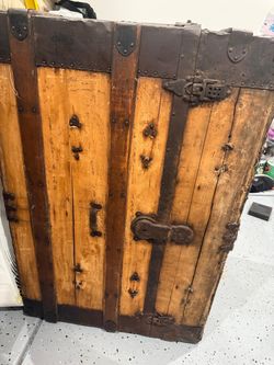 American travel trunk from early 1900’s in good condition
