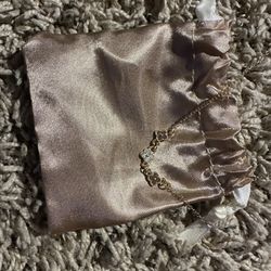 Van Cleef Replica Neclace And Earrings Dainty And Beautiful 