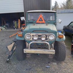 Toyota Land Cruiser 350 Chevy V8