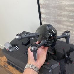 DJI FPV drone with Joystick and extra battery