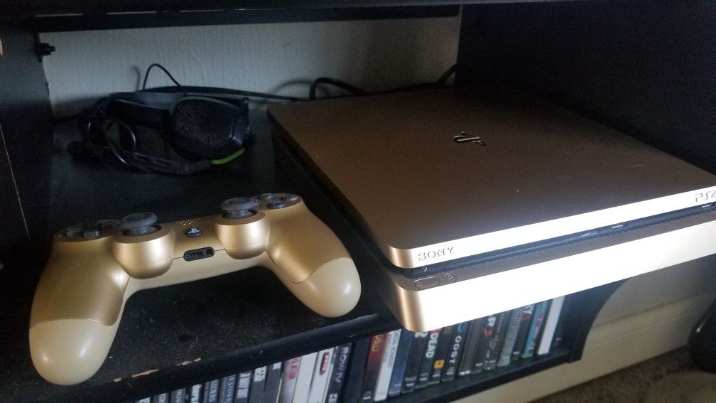 Playstation 4 Slim 1TB (Gold)