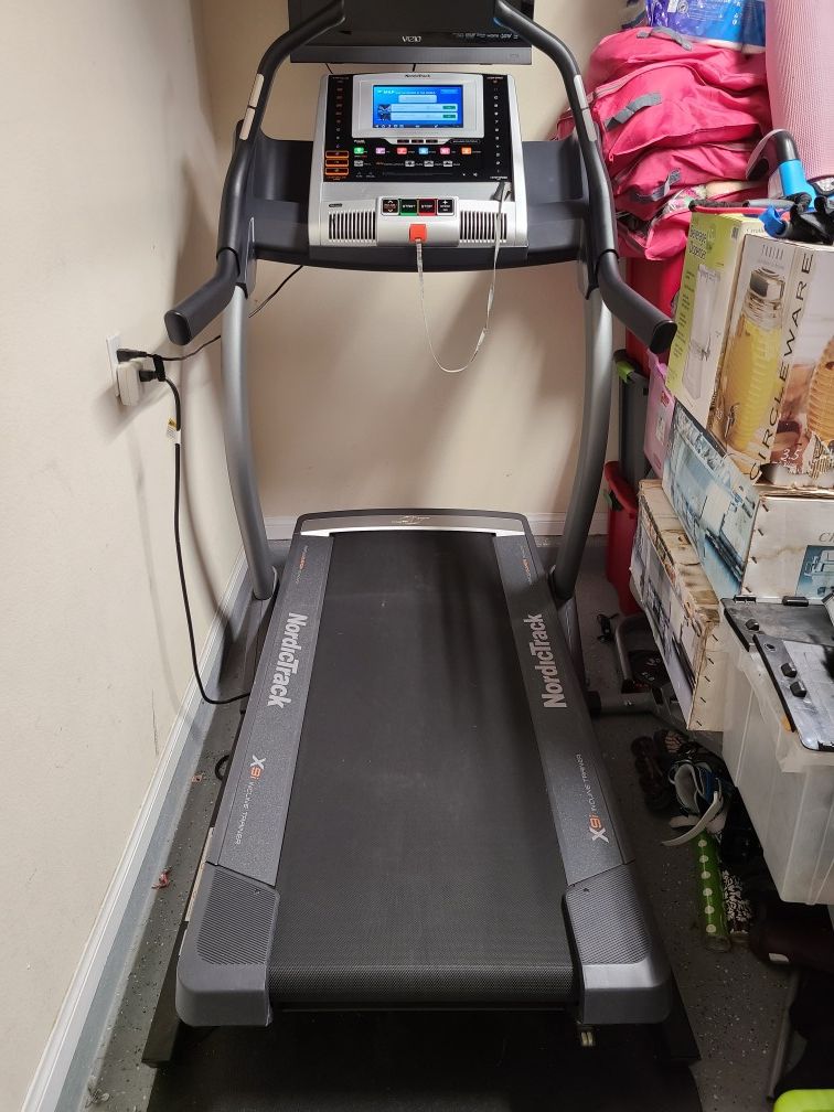 NordicTrack X9i Incline Trainer Treadmill