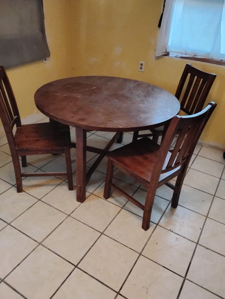 Round Dining Table 