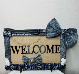 Singular WELCOME Decor Hanging Wall Sign for Keys, Hats, scarves price is negotiable