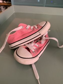 Girls converse size 6 toddler