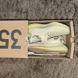 Yeezy Size 6 Men Brand New 