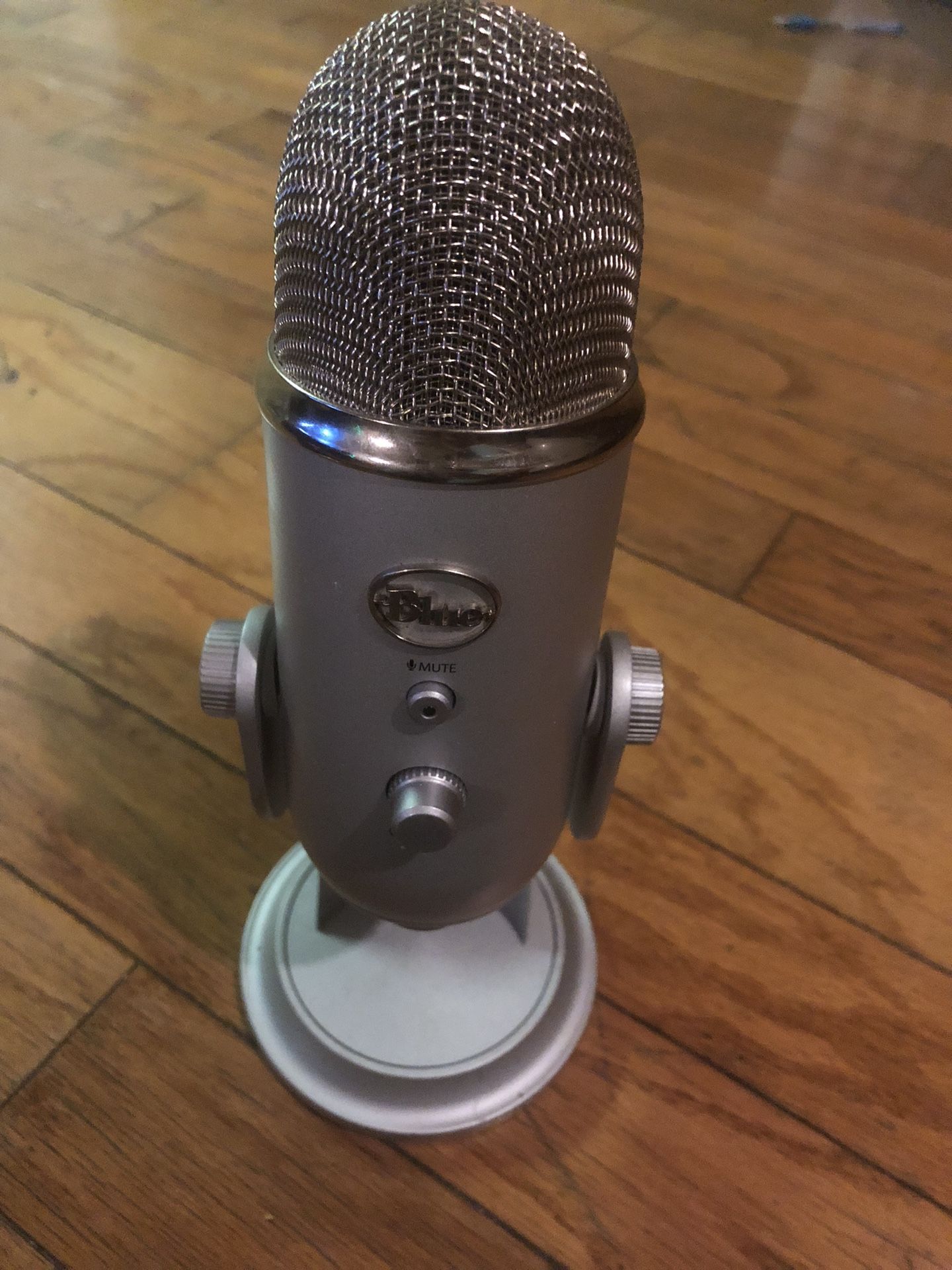 Blue Yeti Podcast Microphone, Brand New, Works Perfect, I’ve Seen People Posting This exact Same Mike On Here Upwards of 236$ And A Little Less