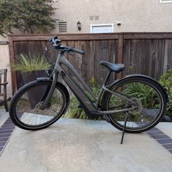 Specialized Turbo Como 3.0 E-Bike – Low Mileage, Excellent Condition 