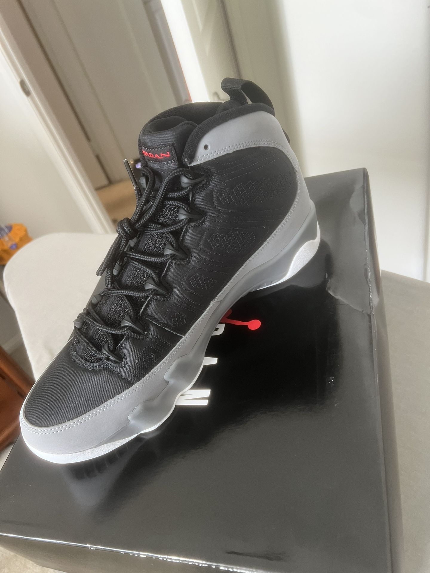 Jordan 9 Black . Grey . Red