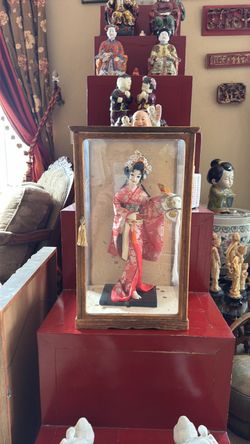 Japanese Geisha Doll in Glass Display Case