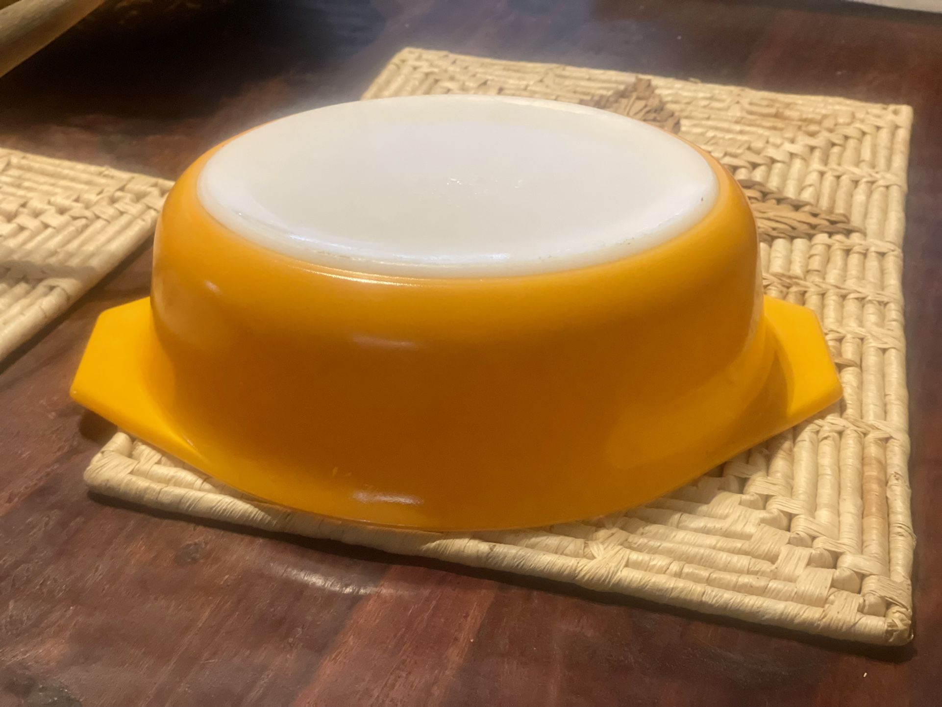 Pyrex 1.5qt Vintage Dish