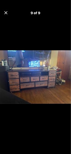 HUUGER TV stand brand new