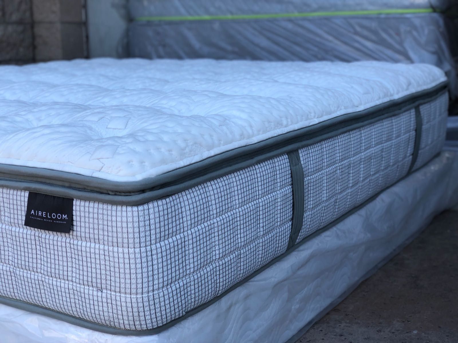 King size Aireloom Coronado Luxetop Plush Mattress Brand New