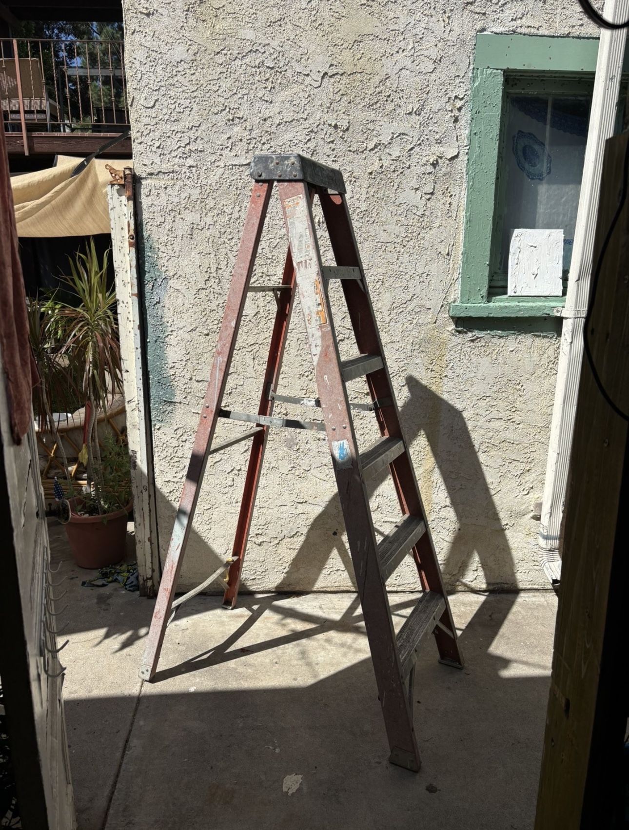 6ft Fiberglass Ladder
