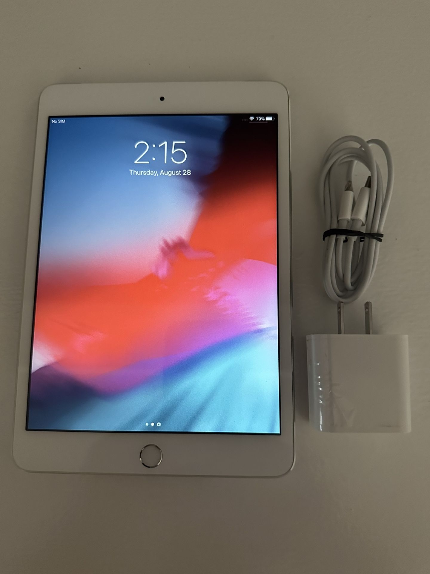 Apple iPad Mini 3 WiFi & GPS 16gb Silver With Cable And Charger