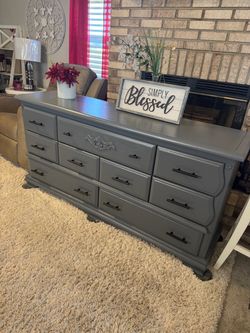 ✨✨BEAUTIFUL GRAY LONG SOLID WOOD 8 DRAWER DRESSER✨✨