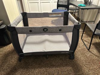 Graco play pen
