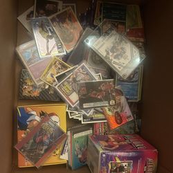 Box Of Cards Mixed (Pokémon , Micheal Jordan , Kobe , Peyton Manning)