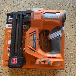 RIDGID 18V Brushless Cordless 18-Gauge 1-1/2 in. Narrow Crown Stapler (Tool only)
