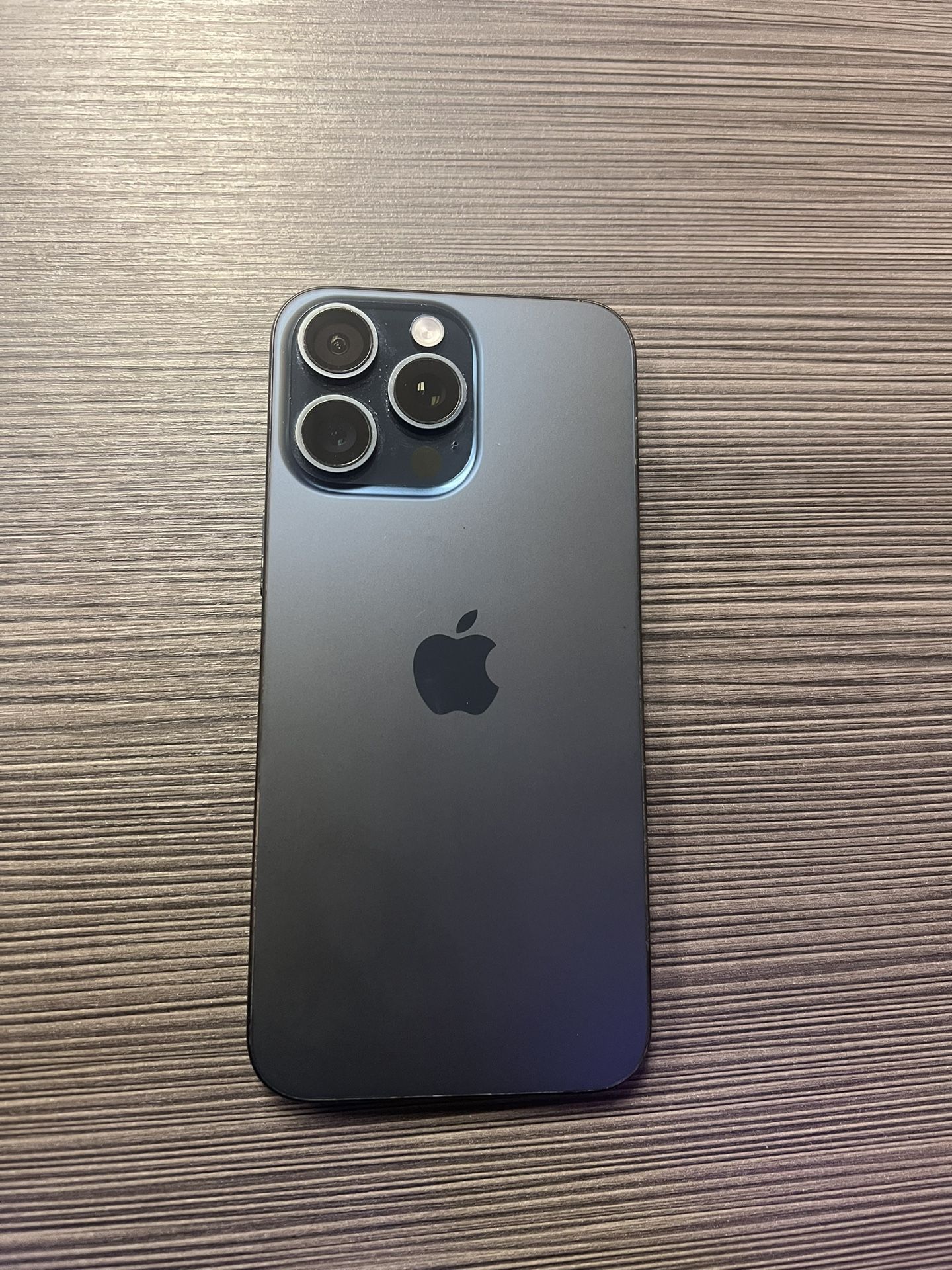 DANGLONG　iPhone 15 Pro Max 256GB Amazon.com: Apple iPhone 15 Pro Max, 256GB, Natural Titanium