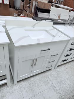 Bathroom vanity white