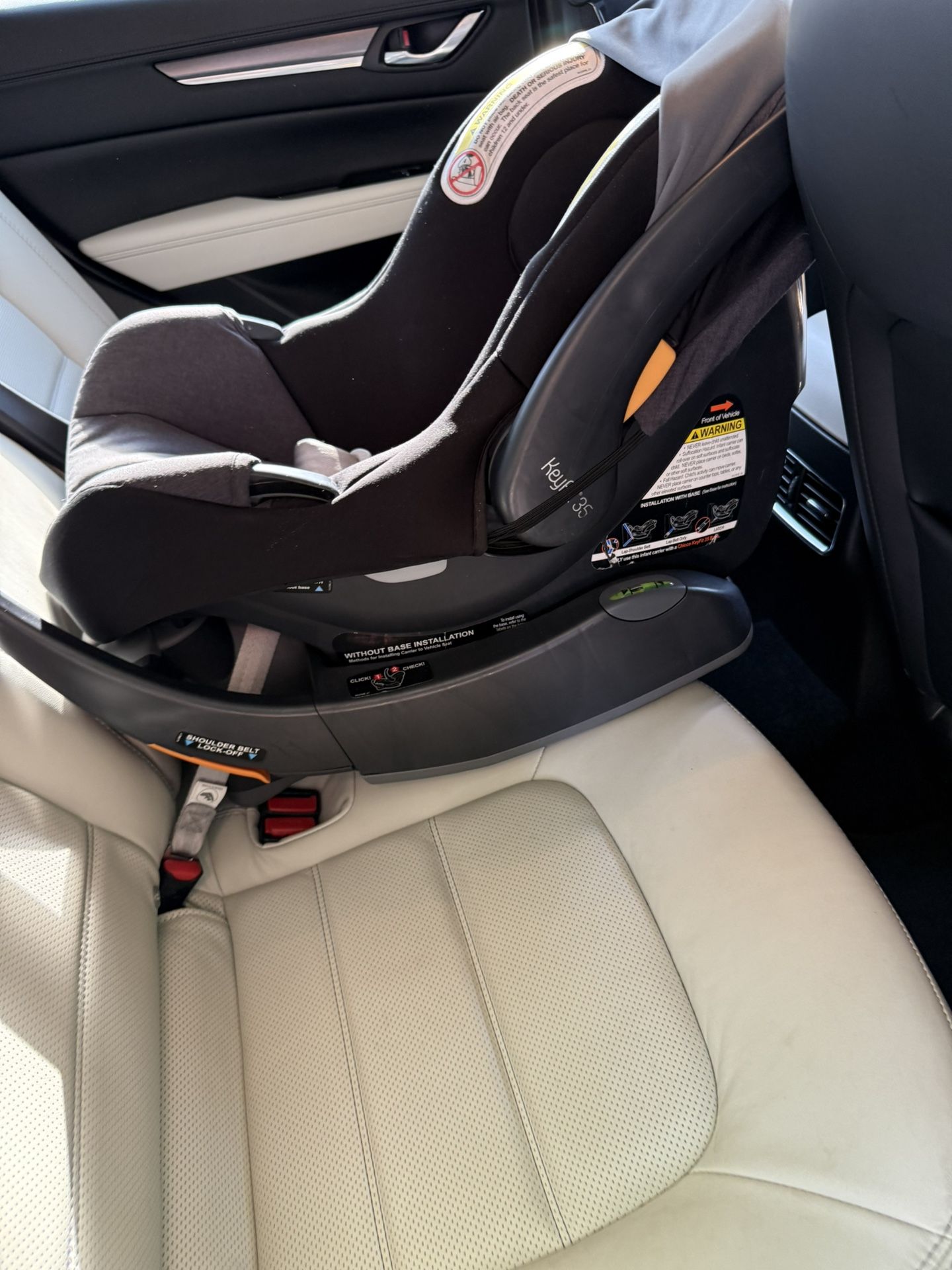 2 Chicco Keyfit 35 car seats with bases