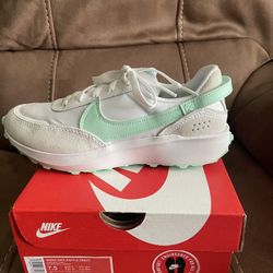 Nike Waffle Debut Sneakers Size 7.5 White/mint Foam.